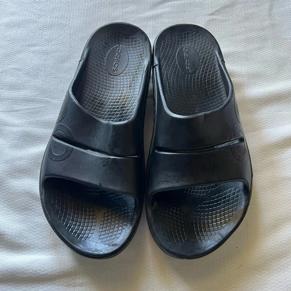 OOFOS Men's Black Comfort Slides